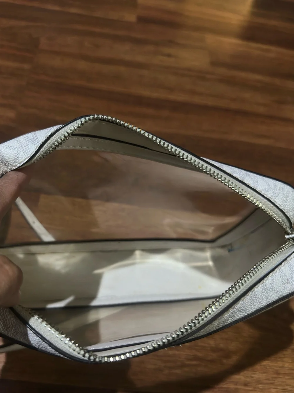 Michael Kors Jet Set Large East/West Clear Crossbody Bag in white signature
